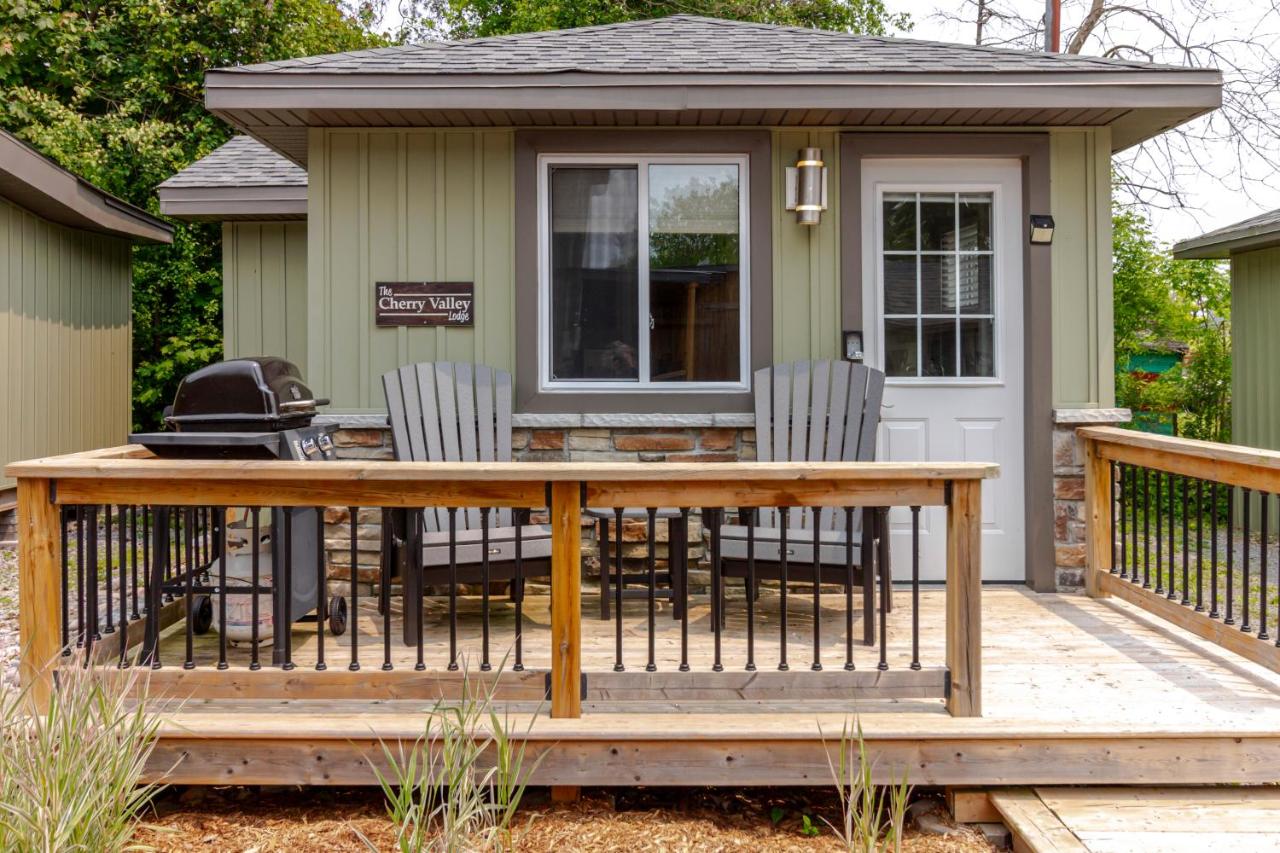 Westlake Cherry Valley Cottage - B&B