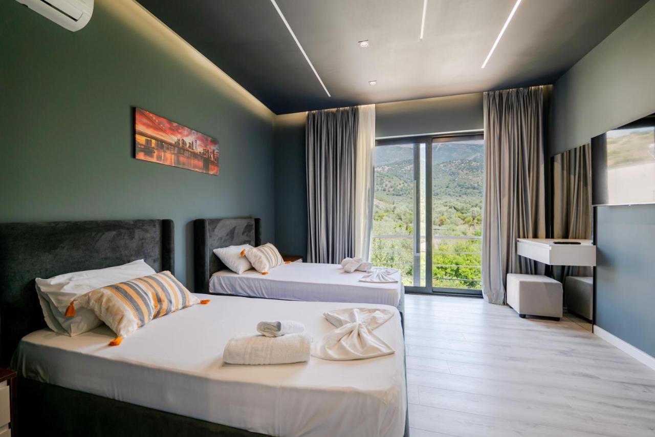 Zweibettzimmer mit Balkon
