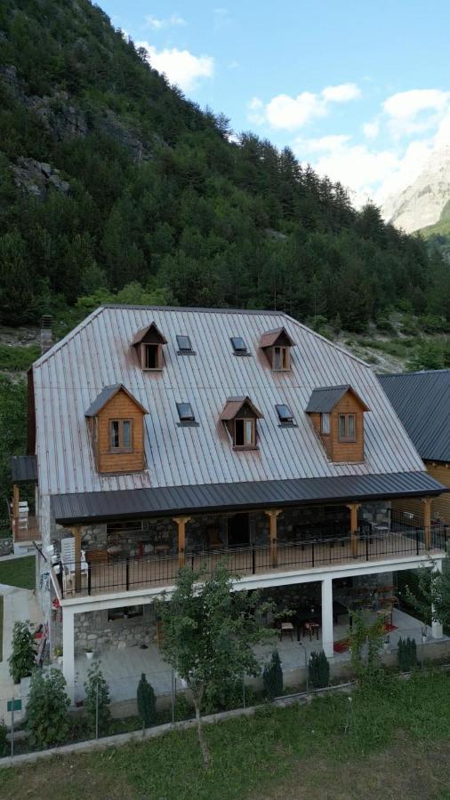 Lodge Martini Theth - Bed and Breakfast Theth