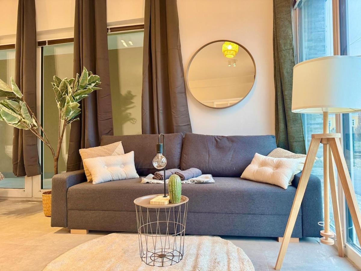 Spacious Apartment with Patio - B&B