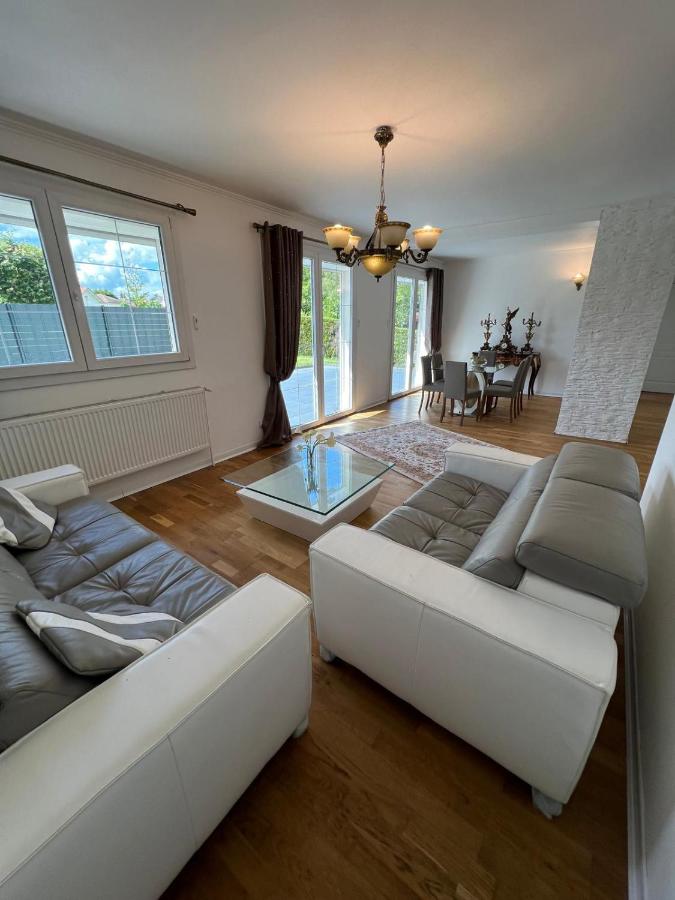 Maison jardin barbecue parking - B&B Montbéliard