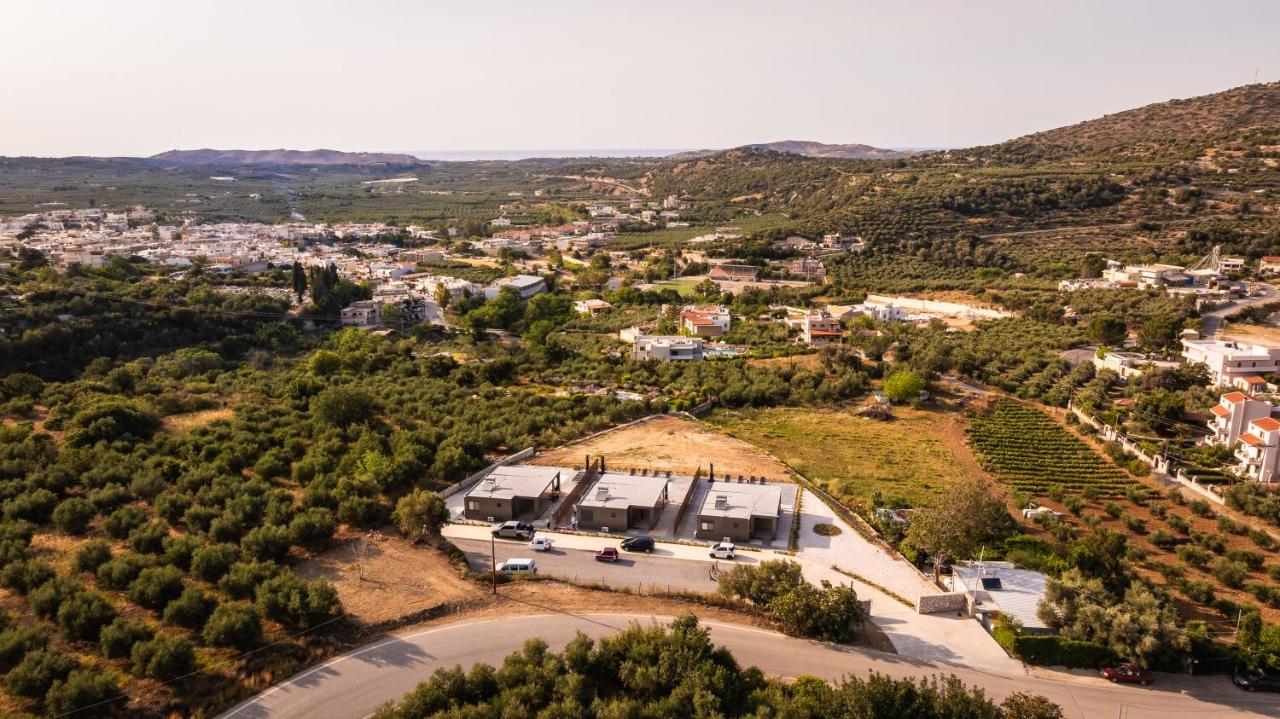 Moirai Pavilions Luxury Villas - B&B Dháfni
