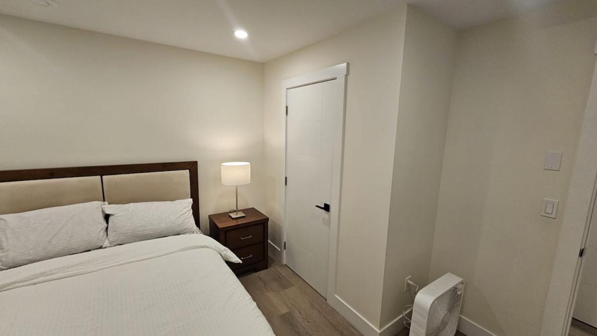 Your Home - Spacious Private Suite - B&B