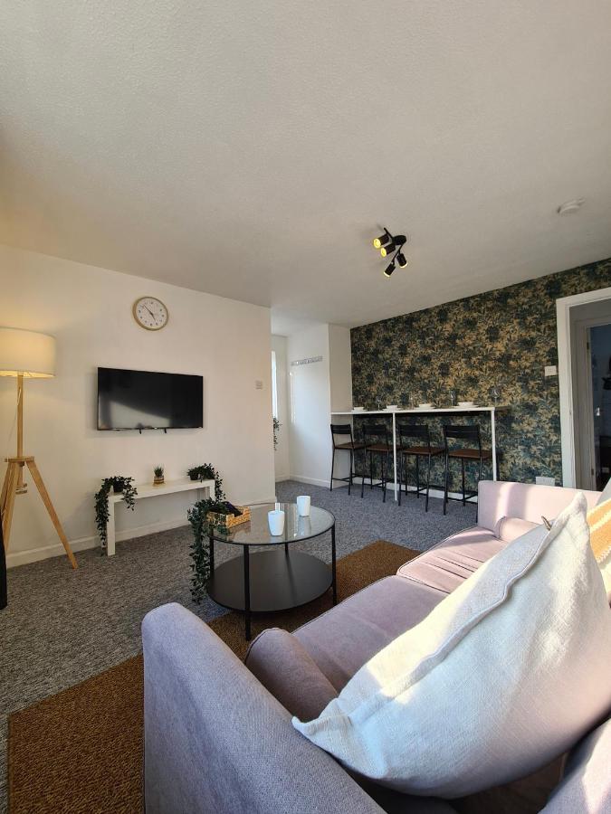 Thesiger Court Apartments - Free Private Parking - by Property Promise - Chambres d'hôtes Cardiff