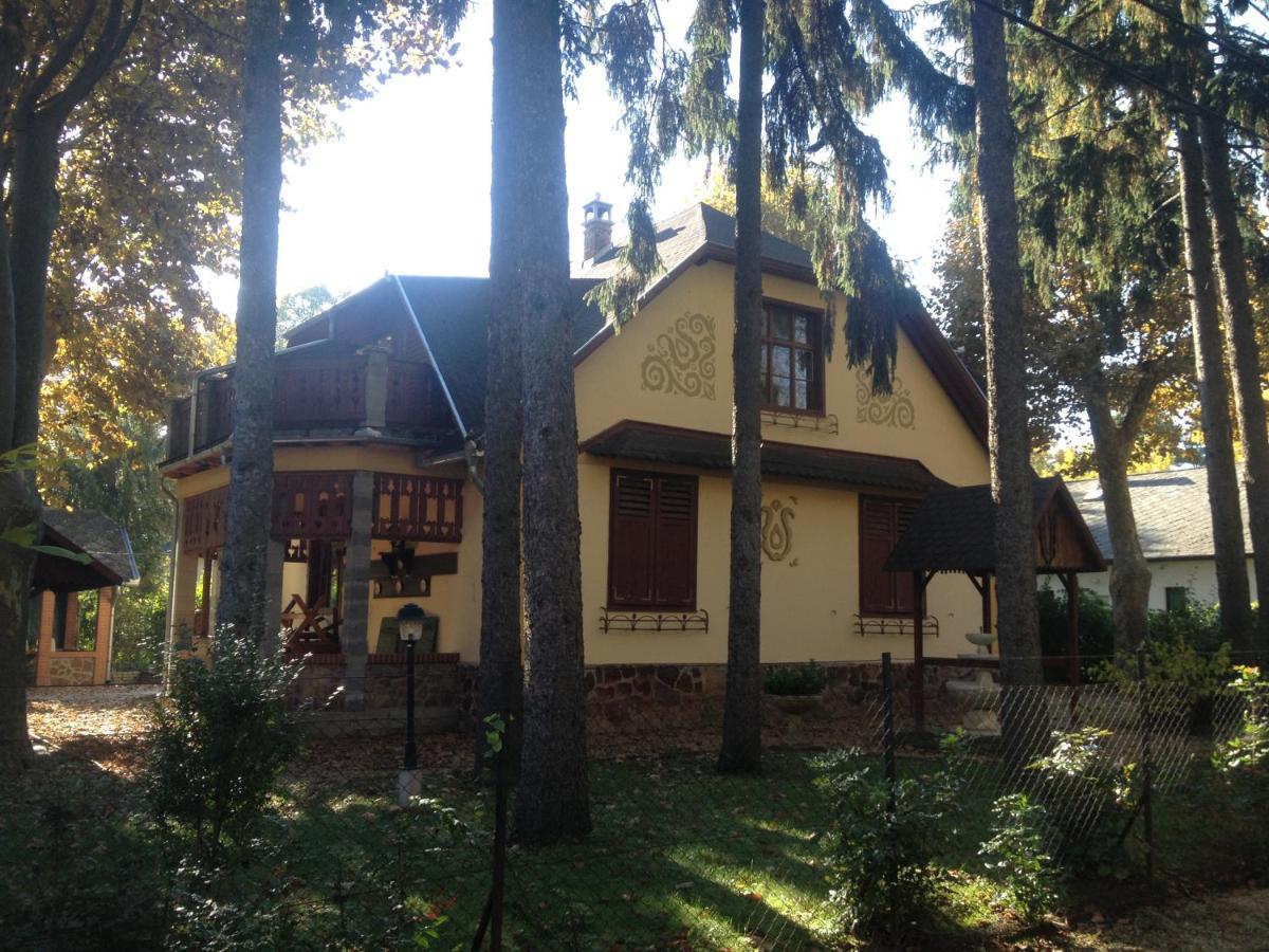Balatonszemesi Nyaralóház - B&B Balatonszemes