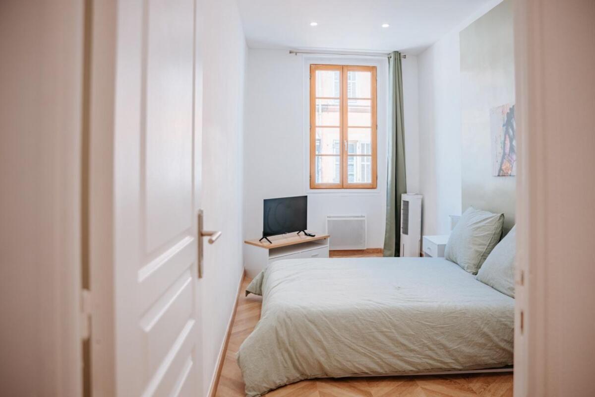 T4 Between station and Vieux-Port - B&B Marseille