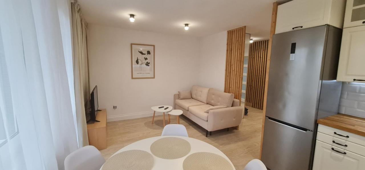 Nowoczesny jasny apartament nad Jeziorem