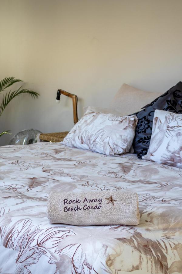 Rock away Beach Condo. - B&B