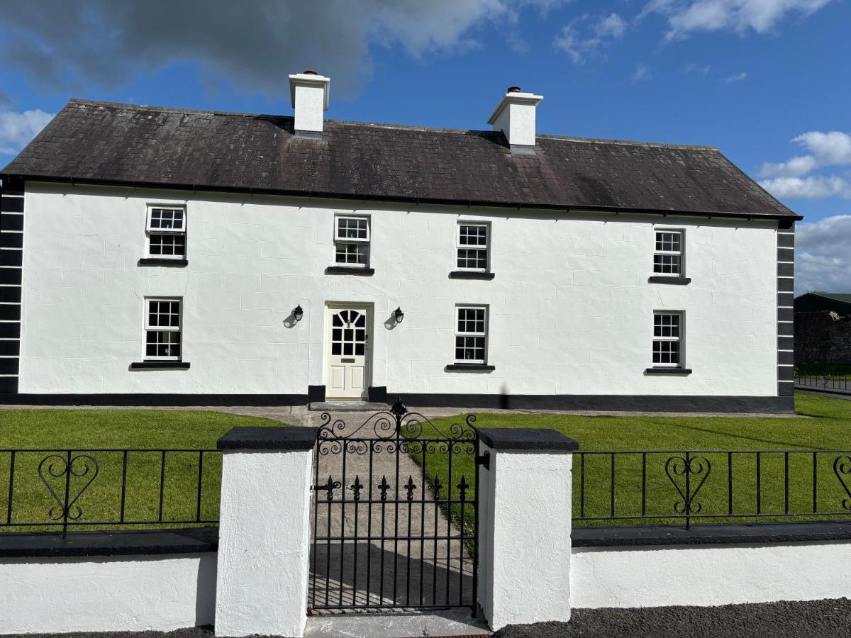 The Residence at Lough Key - Luxury by the Water - B&B