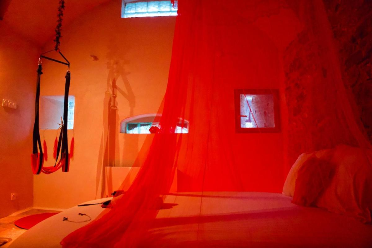 La chambre rouge - Dans le Chateau Fort - Ferienwohnung Albertville