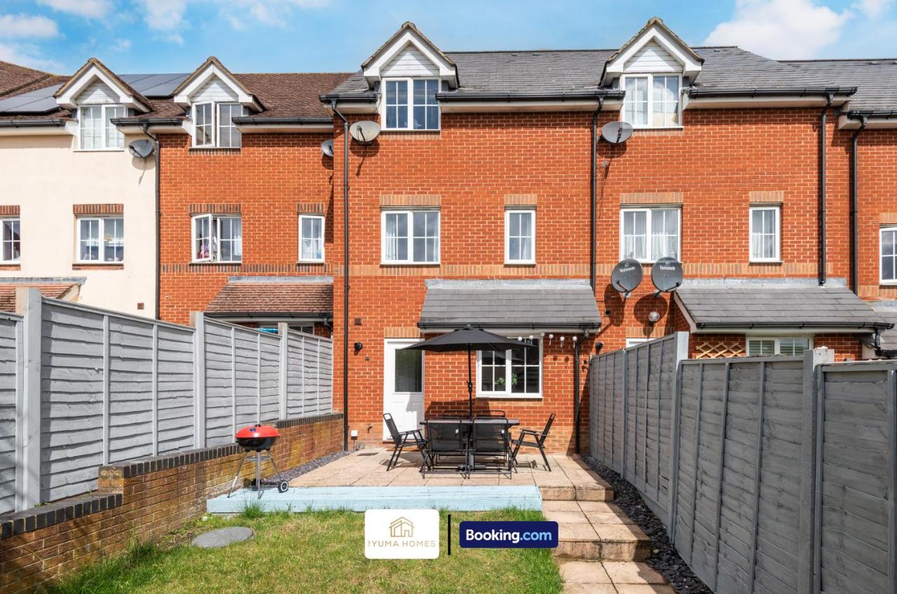 Three Bedroom House By The Yuma Homes Short Lets & Serviced Accommodation In Ashford With Free Wifi & Free Parking - B&B