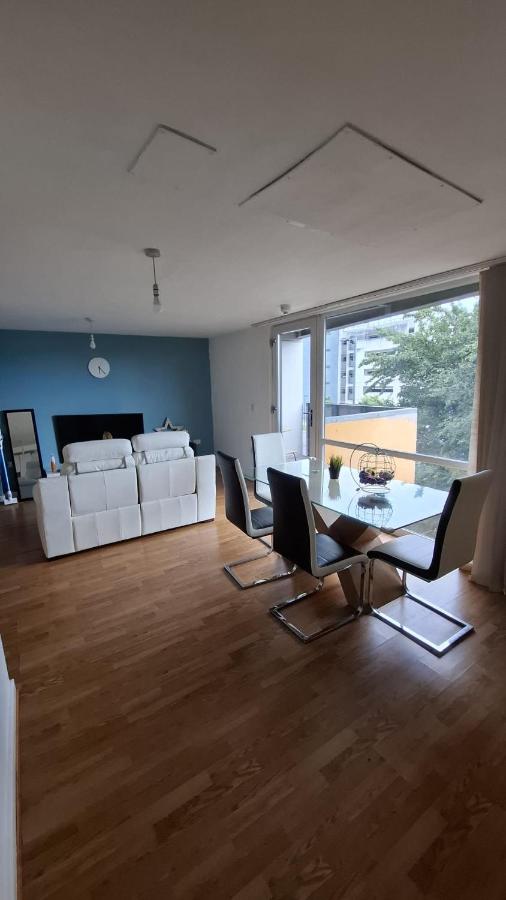 Urban Oasis 2BR City Centre Apartment - Balcony - B&B Mánchester