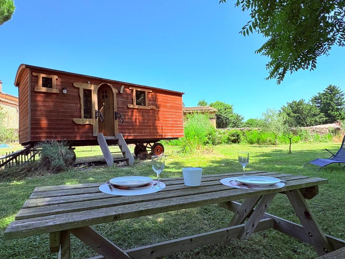 La Roulotte de l'Hermitage - B&B