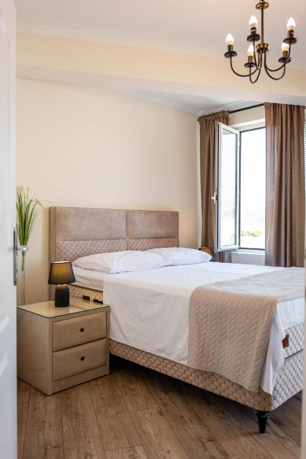 Suite with Terrace and Sea View