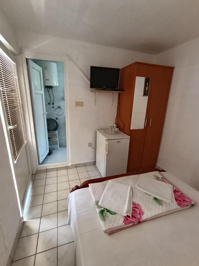 Milica Soba sa kupatilom 2 - Ferienwohnung Petrovac na Moru
