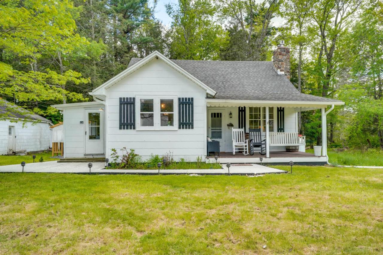Near Parks and Lakes Blakeslee Home with Private Yard - Ferienwohnung Blakeslee