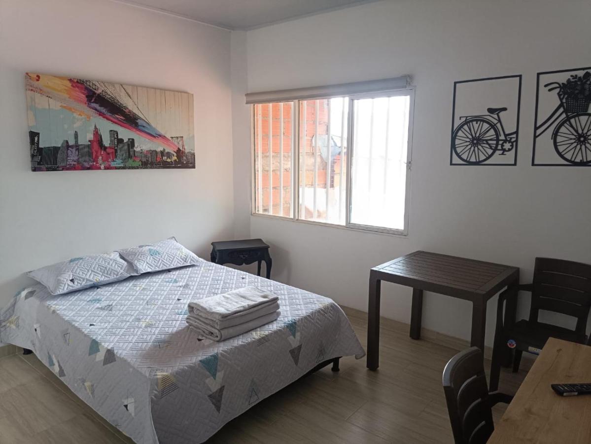 Apartaestudios Santa Ana - B&B