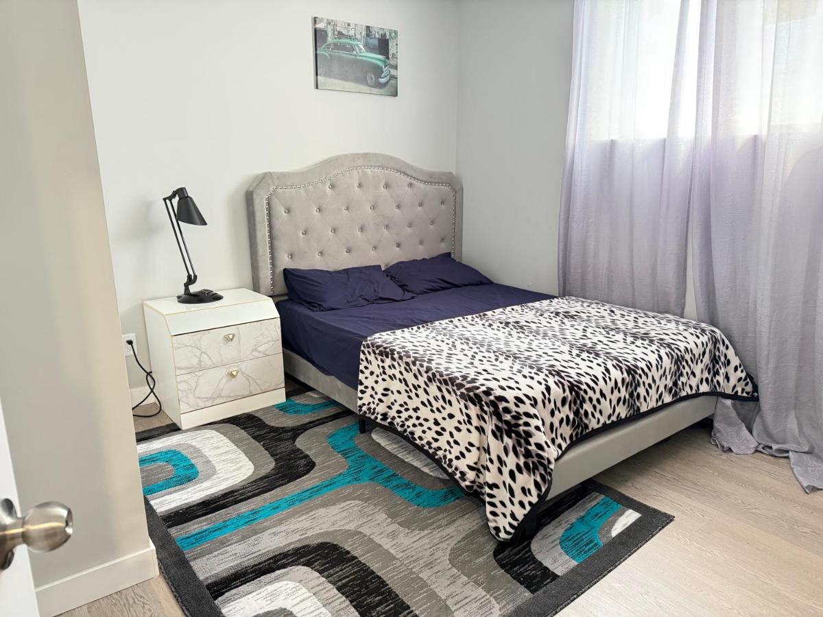 Beautiful 2 bedrooms Basement suite - B&B
