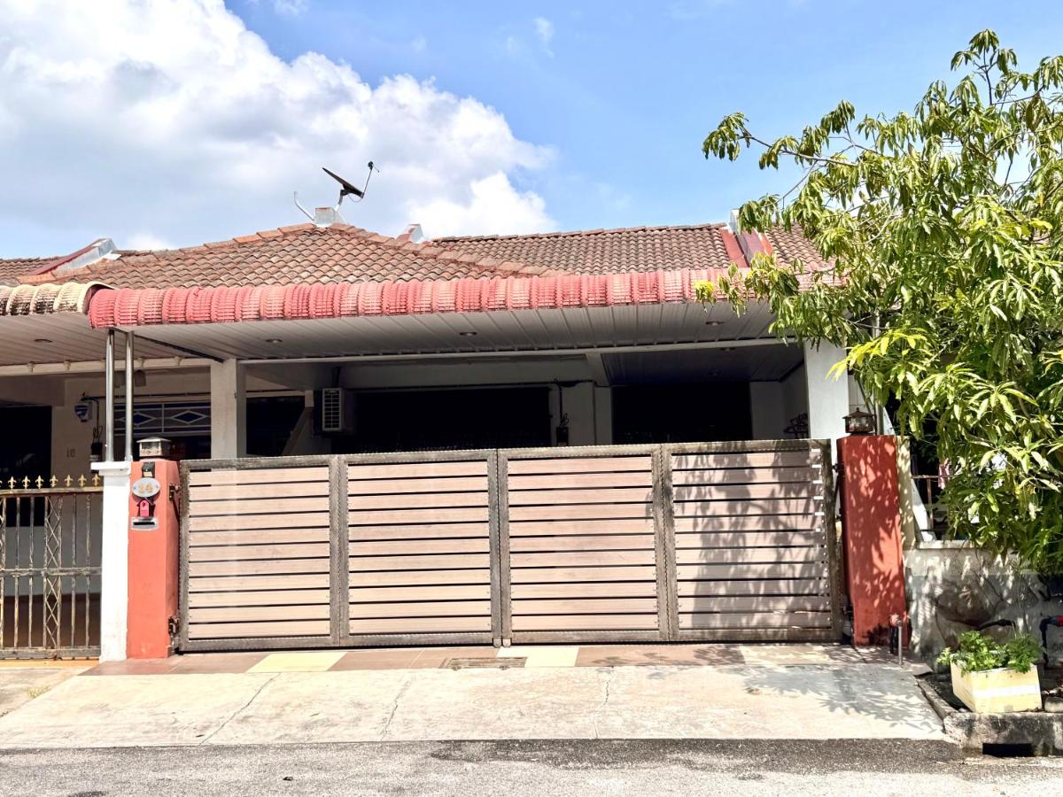 Cozy Murni 14th Entire 3 Bedroom House at Alma Bkt Mertajam - B&B Bukit Mertajam