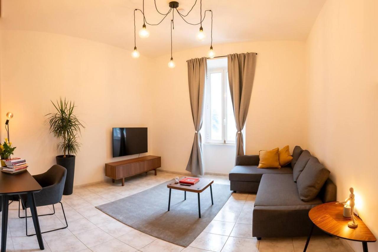 Book & Art Holiday House - B&B Lido di Ostia