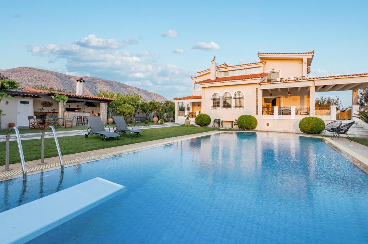 Renko Royal Villa, A Majestic Villa on the Athenian Riviera - B&B