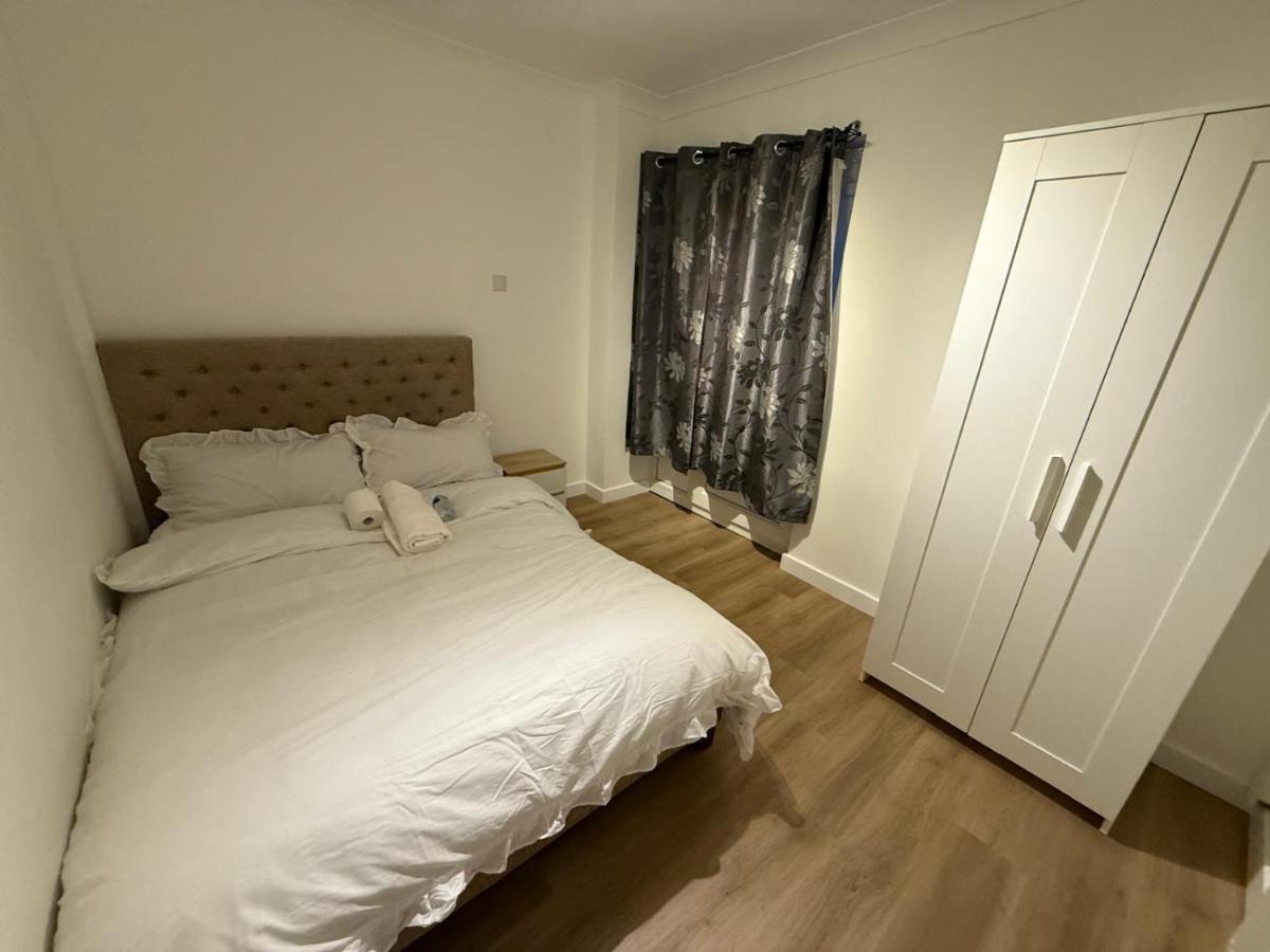 Modern double bed - Central Dartford - Bed and Breakfast Dartford