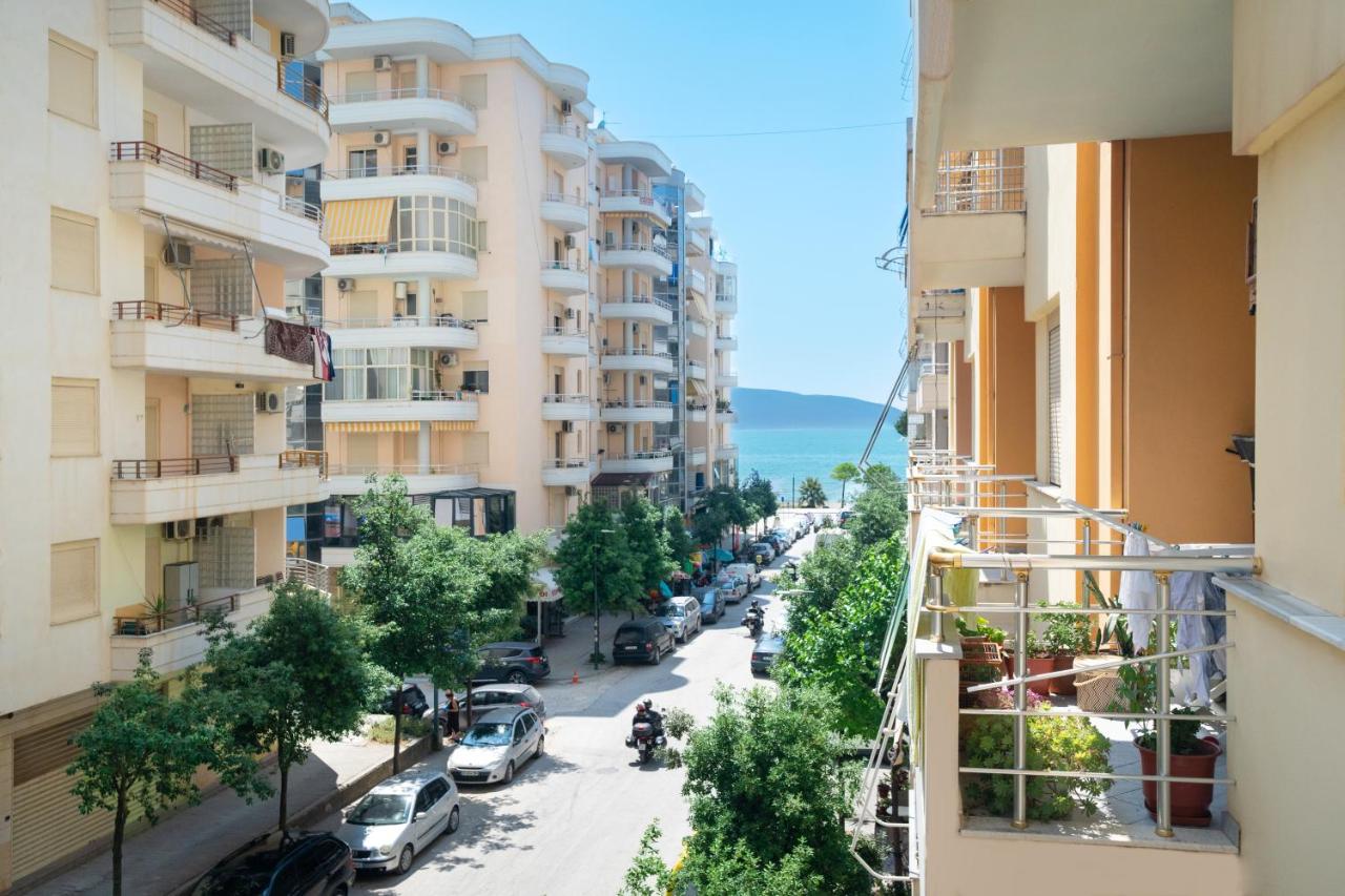 Beachside Apartment with Sea View - B&B Valona