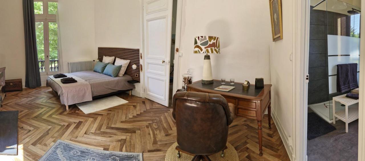 Deluxe Queen Suite