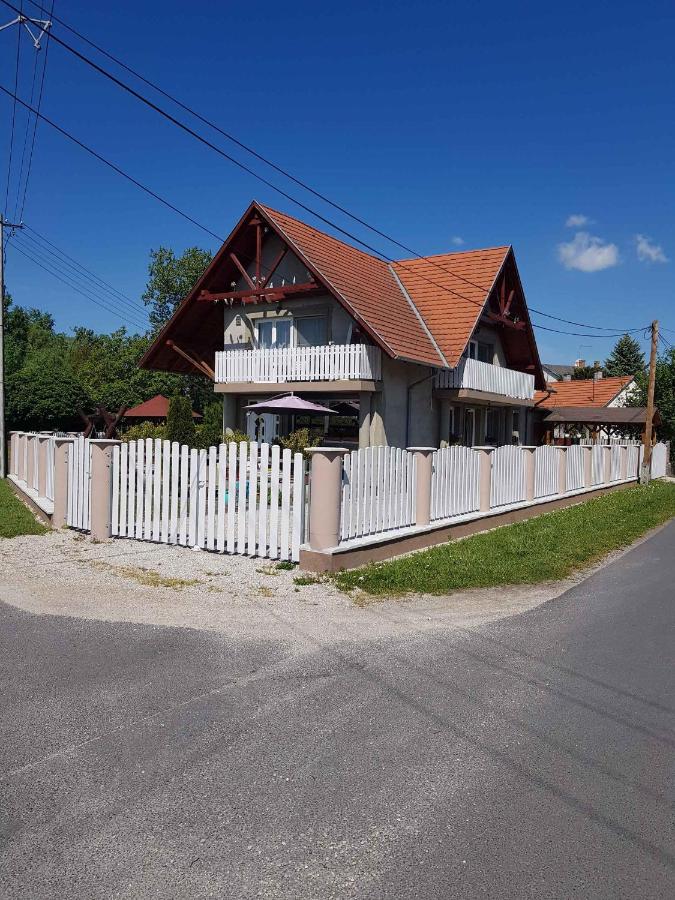 Apartment Balatonkeresztur - Balaton 19286 - B&B Balatonkeresztúr