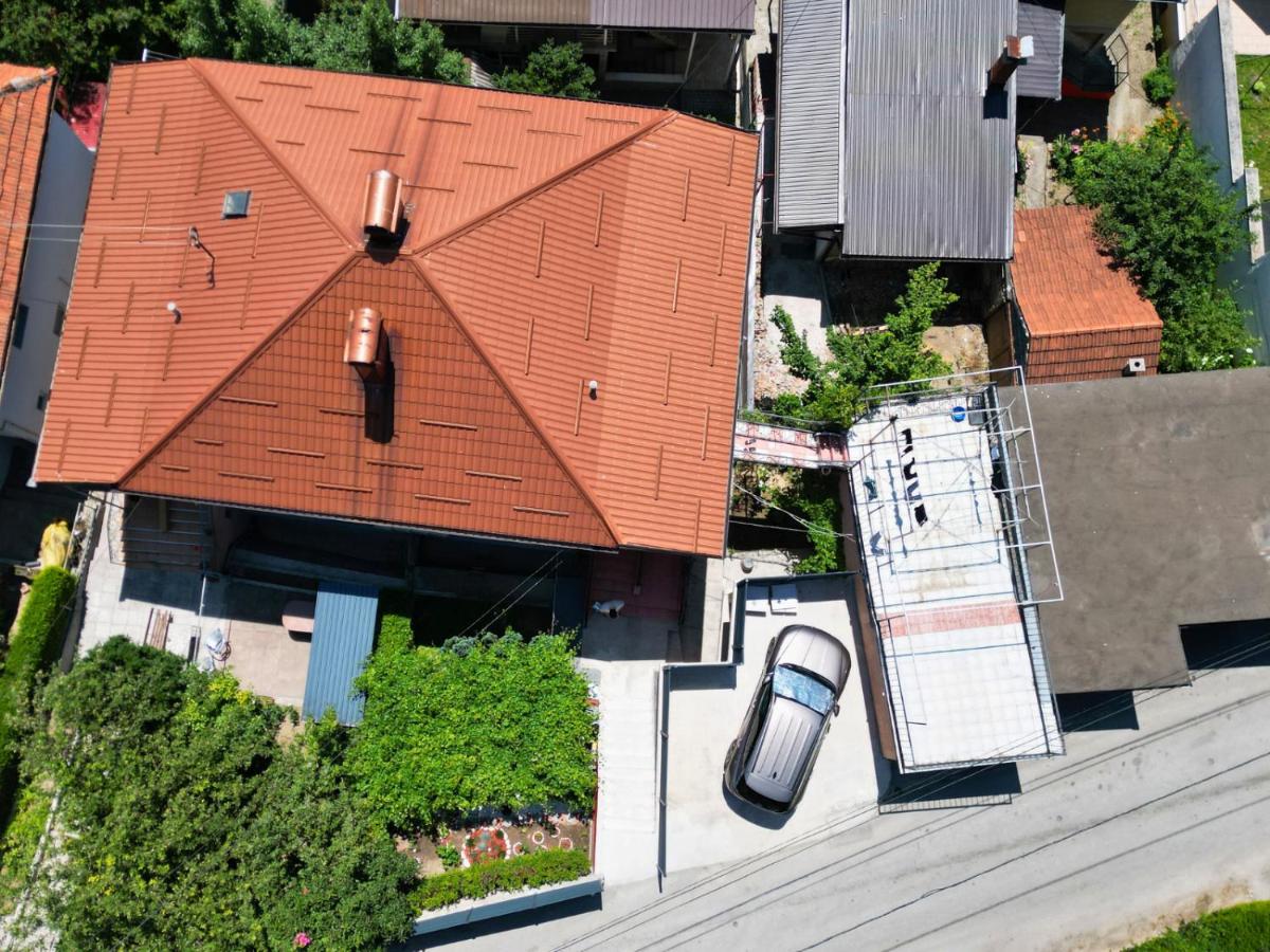 Apartment Sun Sarajevo - with a FREE garage and garden with a BBQ - Ferienwohnung Sarajevo