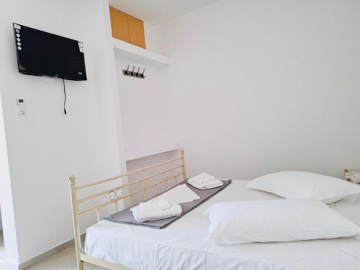 Studio Apartment with One Double Bed