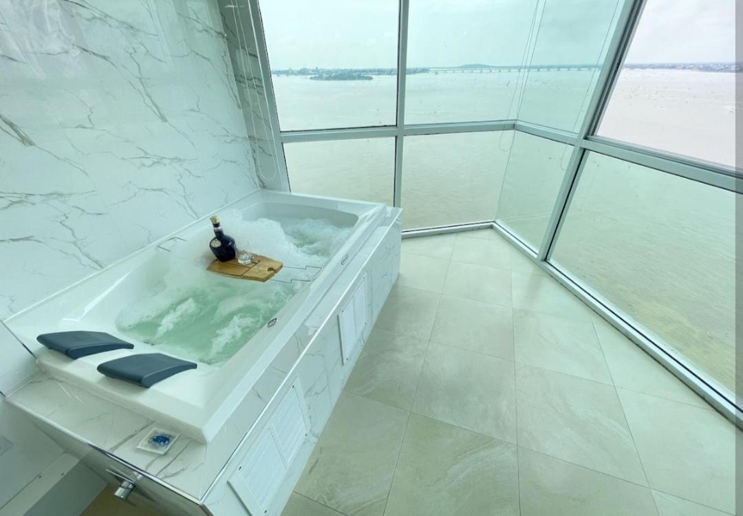 Ecuabook Riverfront Jacuzzi 11 Wyndham You home - Chambres d’hôtes Guayaquil