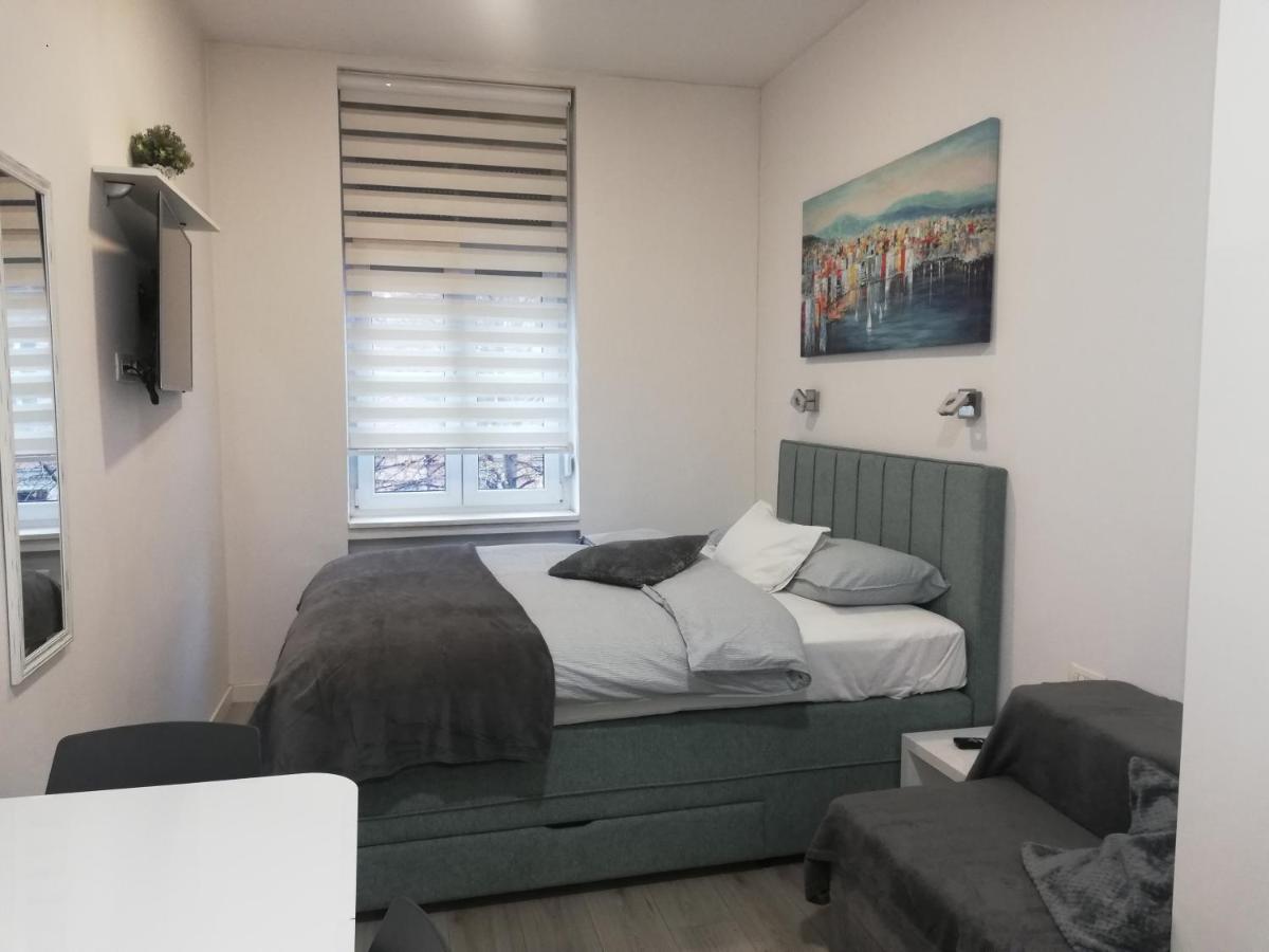 Deluxe Studio