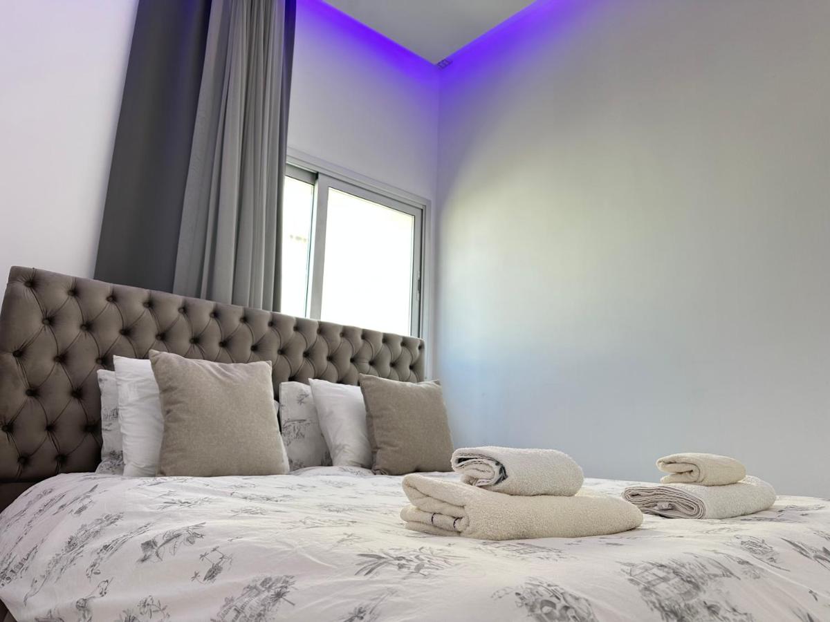 One-Bedroom Apartment with Balcony