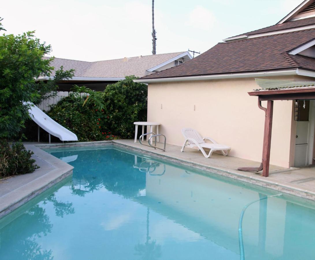 Affordable Private Room with Pool Access and Free Parking Near Zoo and Beaches - B&B San Diego
