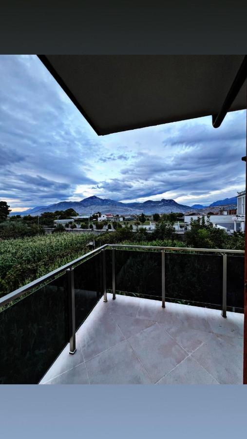Deluxe Double Room (2 Adults + 1 Child)