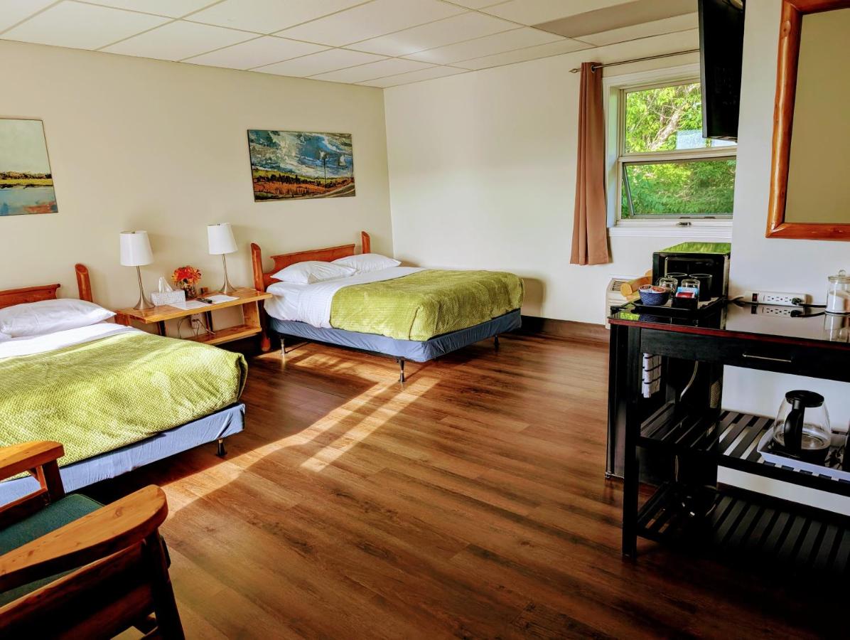 Habitación con 2 camas grandes