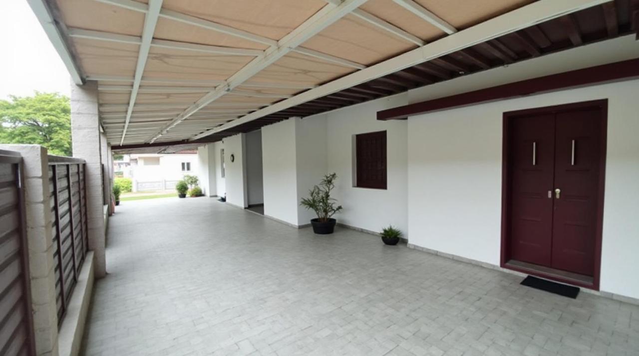 Nayomi Glow - B&B Nikaweratiya