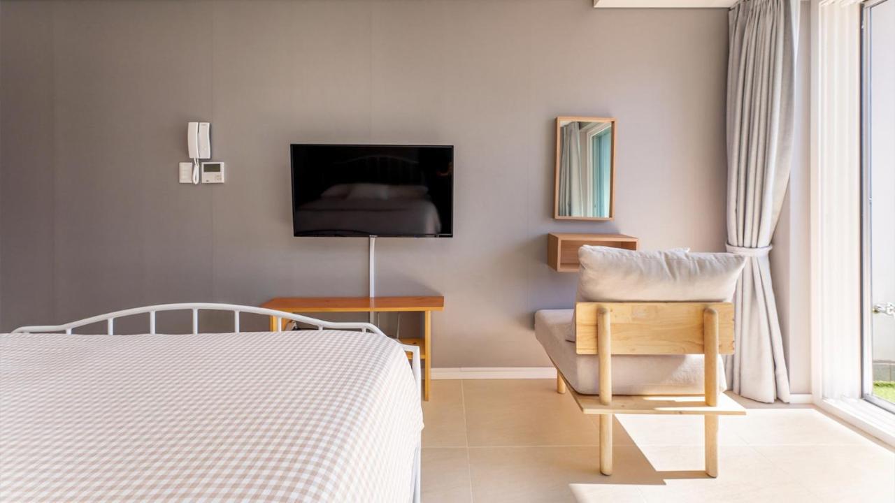 Double Room with Sea View 4