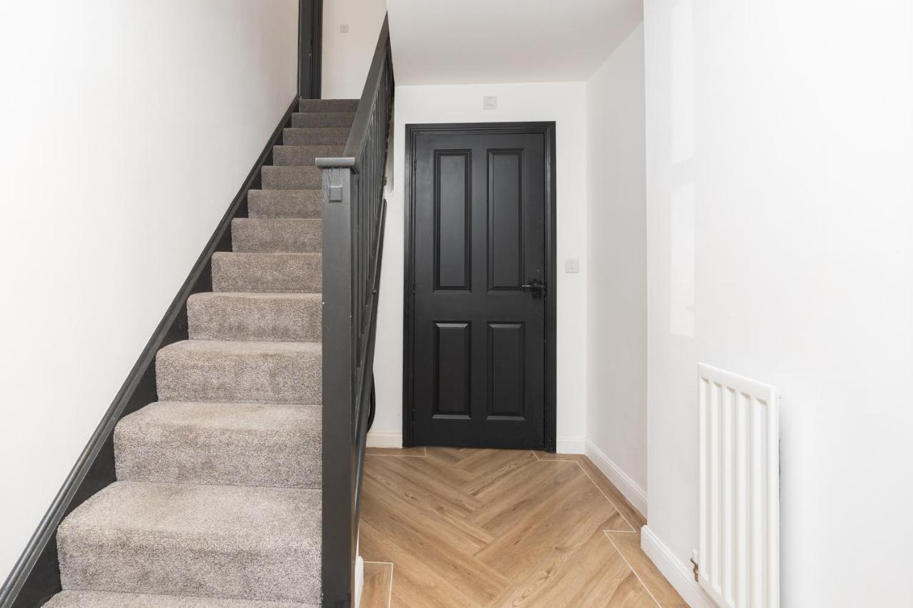 Large Modern Home, Free Parking, Families and Contractors Welcome - B&B Brístol