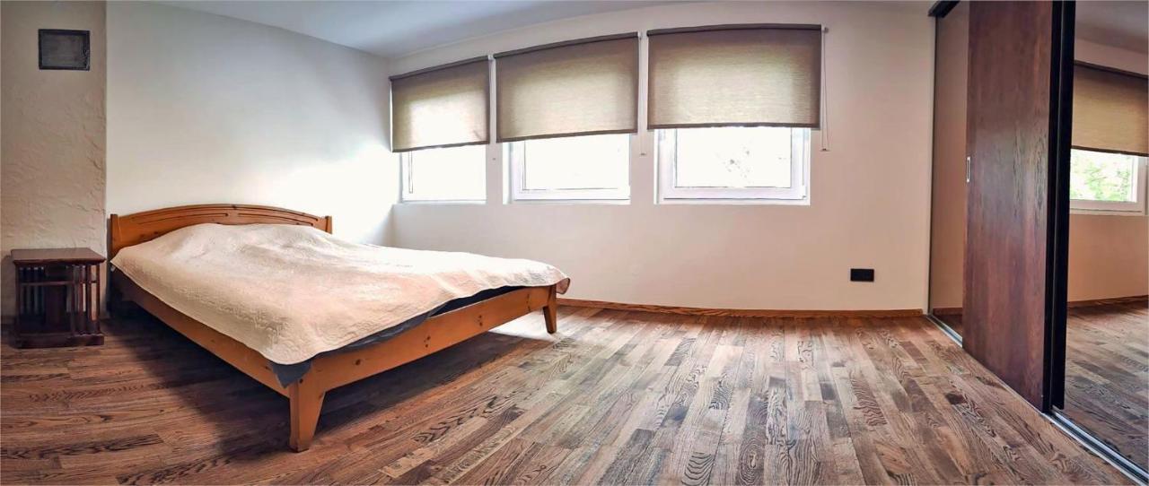 Apartamento de 2 dormitorios con balcón