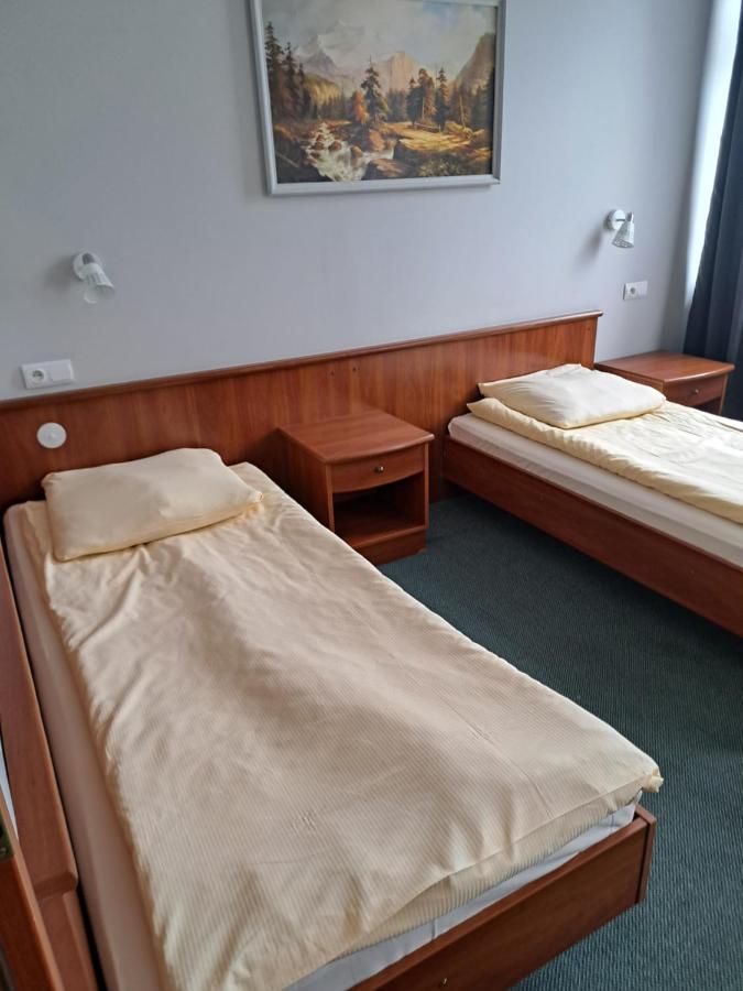 Pokoj dwuosobowy z łazienka osobne łózka - Ferienwohnung Tomaszów Mazowiecki