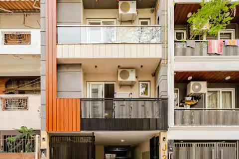 Divine India Service Apartment,Studio,J-267 Saket - B&B