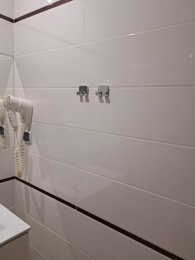Pokoj dwuosobowy z łazienka - Ferienwohnung Tomaszów Mazowiecki