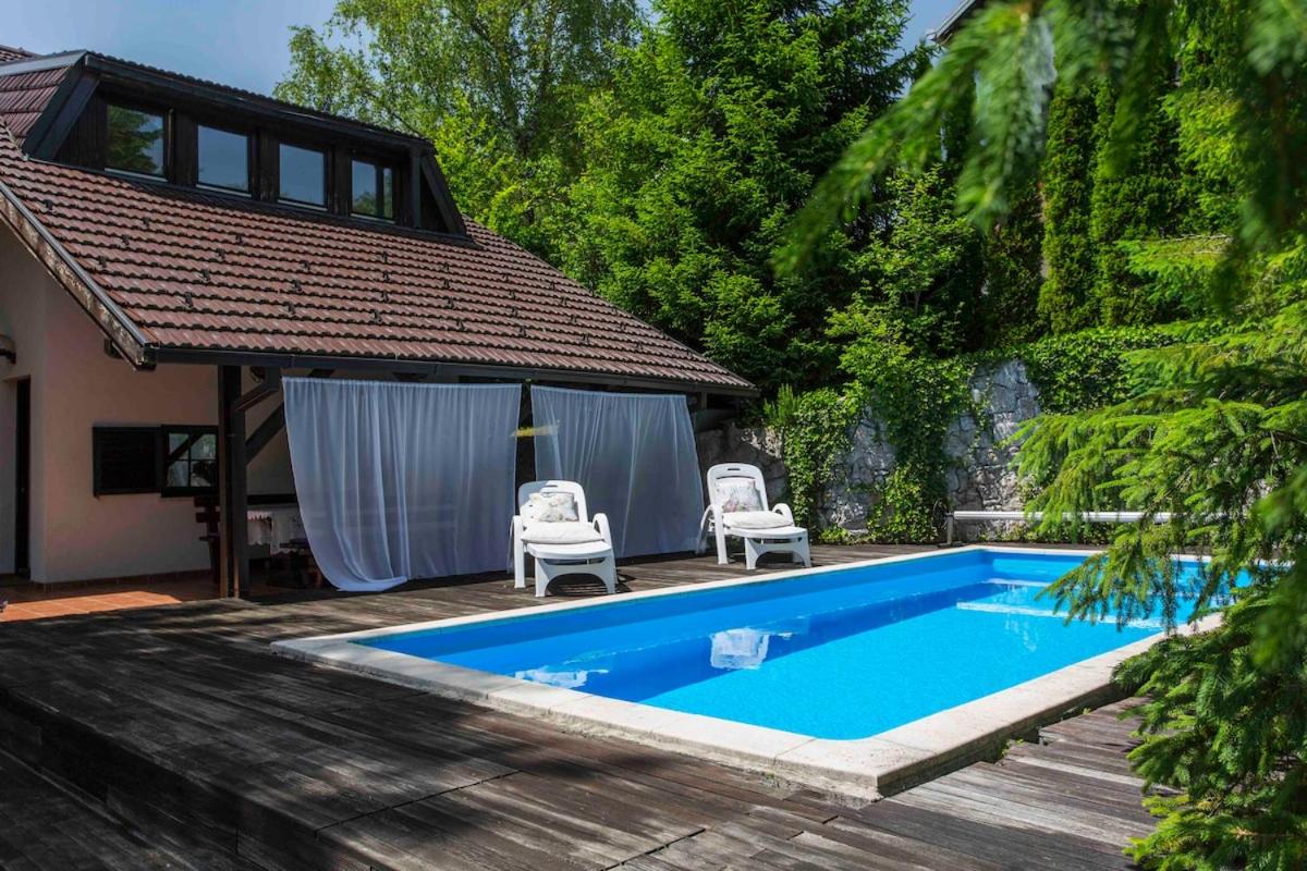 Villa Art Vita - Private Pool, Sauna & River Access - B&B