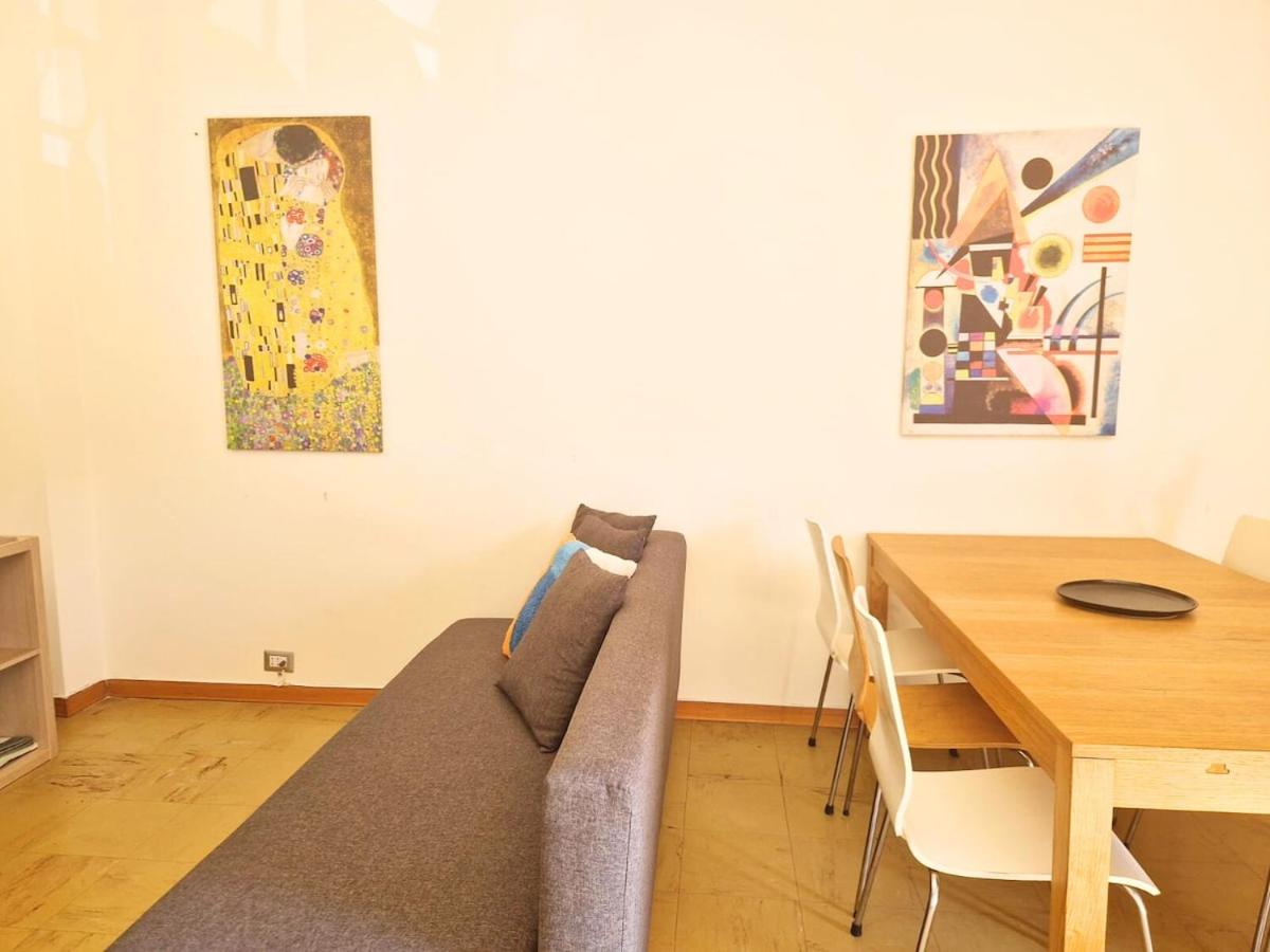 Green apartment and parking - B&B
