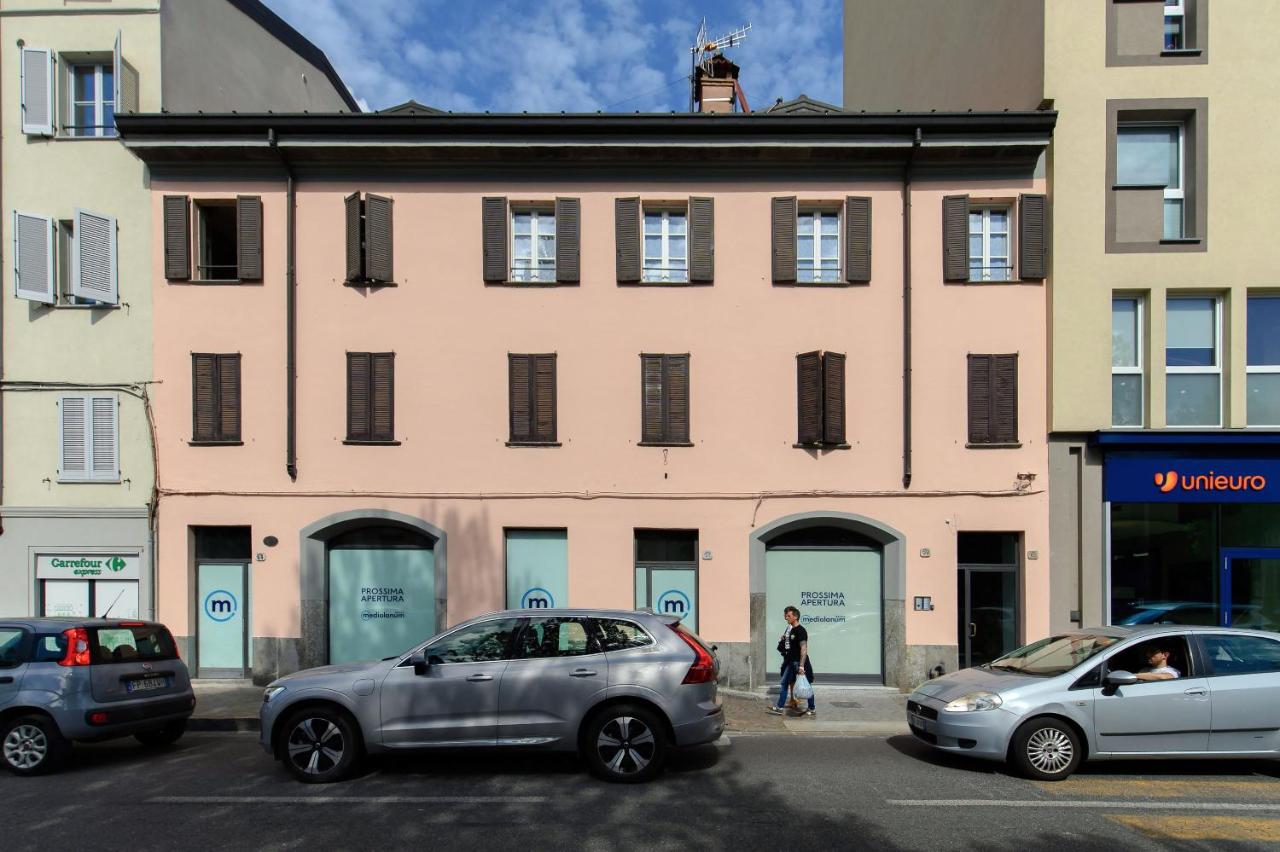 Sunflower Apartment -The House Of Travelers - B&B Como