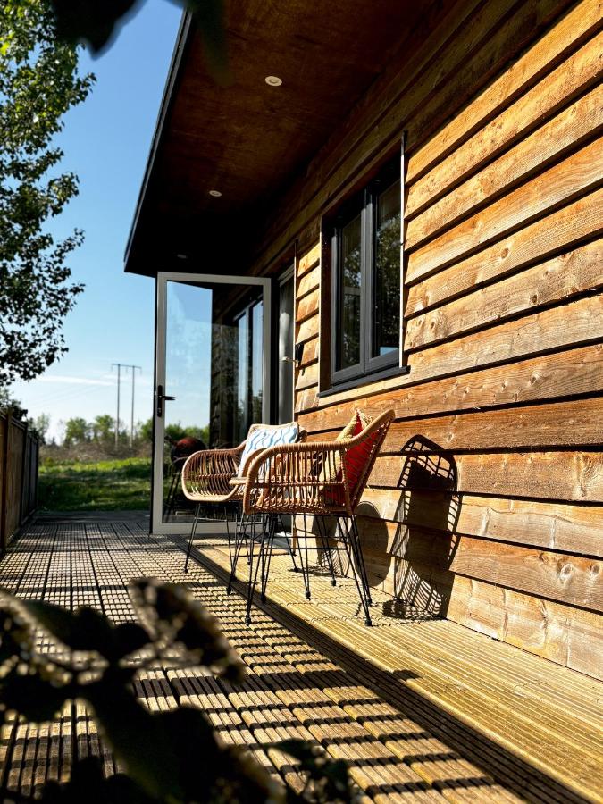 Lakeside Lodge- 'Swallow' - B&B Bishampton