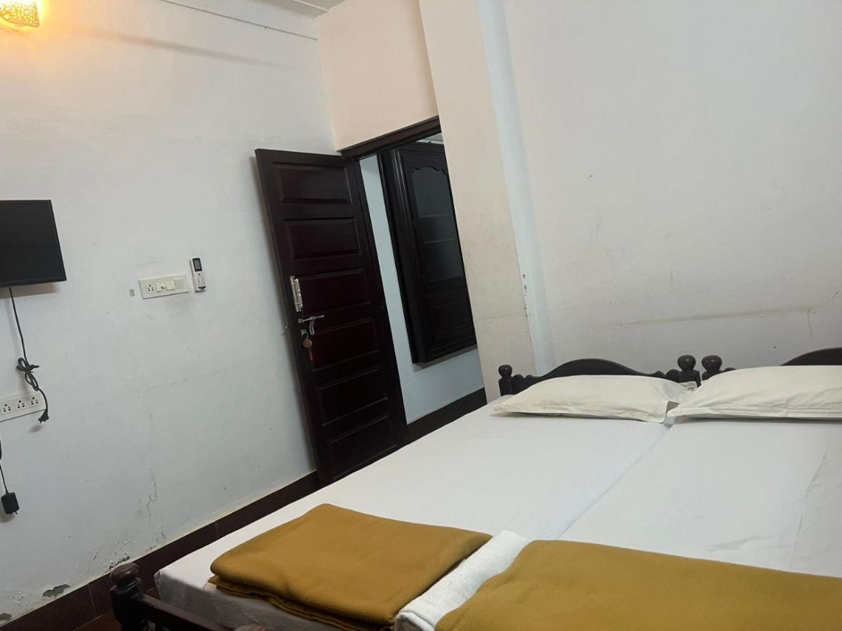 Krishna Gopuram Lodge - B&B Guruvāyūr