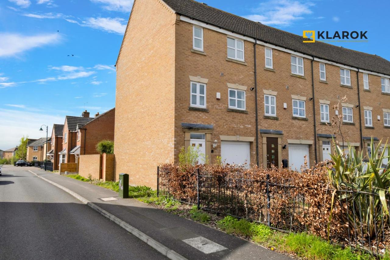 Super King Suite Large 3 bed Amenities Long Term - B&B Peterborough